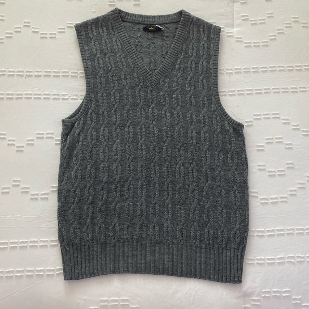 men’s large gray sweater vest